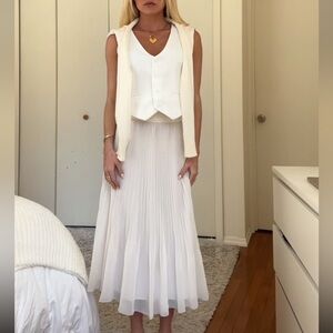 Aritzia Wilfred Twirl Pleated Skirt Birch